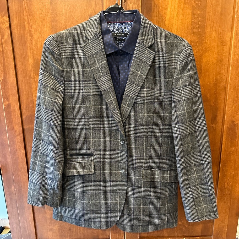 Men’s M Joseph Abboud wool blend sport coat. 50% wool, 43% polyester, 7% other.